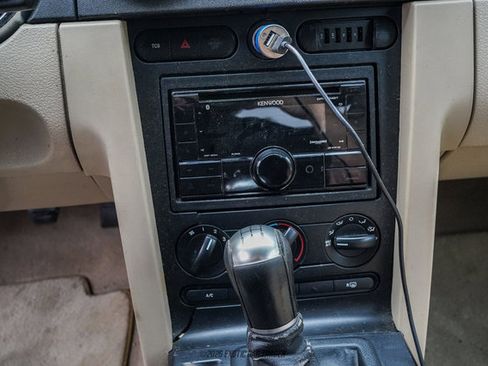 Used 2005 Ford Mustang Convertible RWD image 30