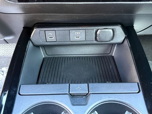 Used 2025 Toyota Prius XLE image 17