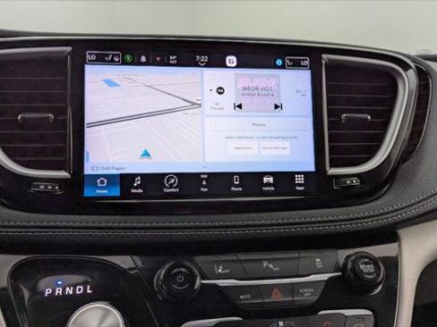 Used 2023 Chrysler Pacifica Limited FWD image 27