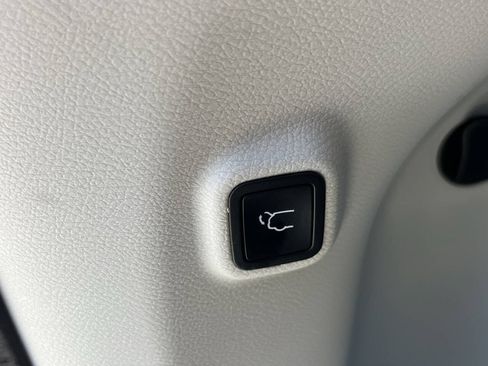 Used 2019 Jeep Cherokee Limited AWD/4WD image 31