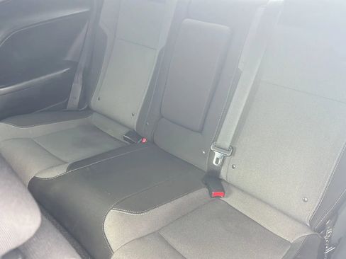 Used 2015 Dodge Challenger SXT image 15