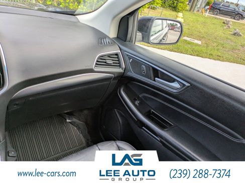 Used 2020 Ford Edge Titanium image 16