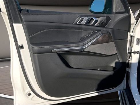 Used 2025 BMW X5 xDrive40i image 21