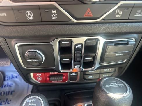 New 2025 Jeep Gladiator Sport AWD/4WD image 30