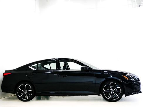 Used 2024 Nissan Altima 2.5 SR FWD image 4