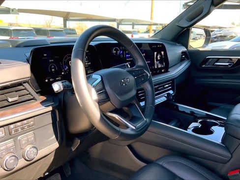 Certified 2025 Chevrolet Suburban Z71 image 17