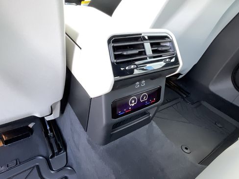 New 2026 BMW 530i 530i w/ M Sport Package image 25