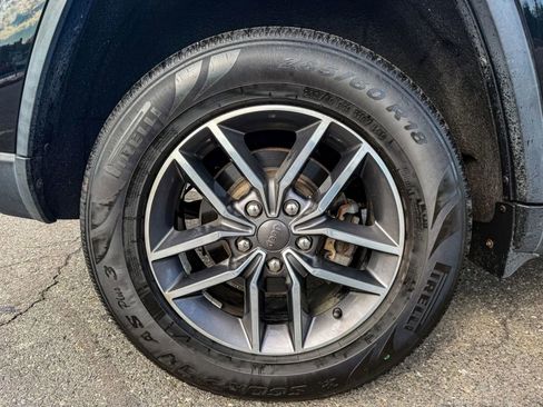 Used 2019 Jeep Grand Cherokee Limited w/ Luxury Group II image 12