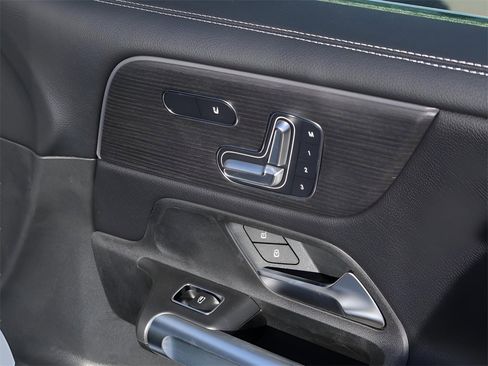 New 2026 Mercedes-Benz GLB 250 4MATIC image 19