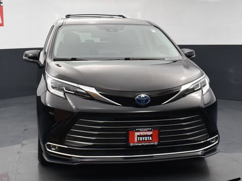 Used 2024 Toyota Sienna Limited AWD/4WD image 7