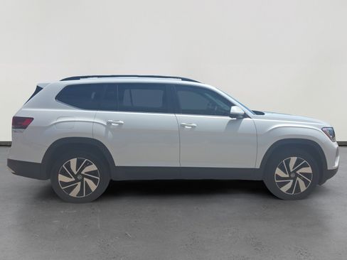 Used 2026 Volkswagen Atlas SE FWD image 6