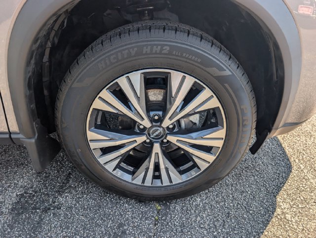 Used 2023 Nissan Rogue SV w/ SV Premium B Package FWD image 9