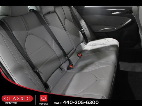 Used 2019 Toyota Avalon Limited image 18