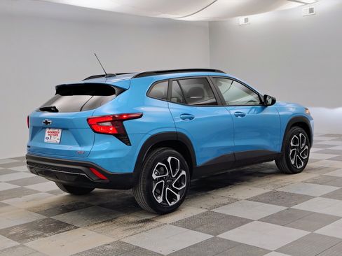 Used 2025 Chevrolet Trax RS w/ Sunroof Package image 11