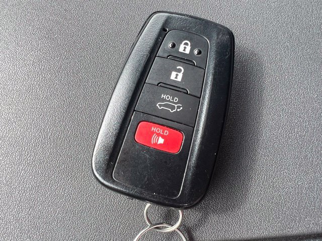 Used 2023 Toyota Highlander XLE FWD image 27