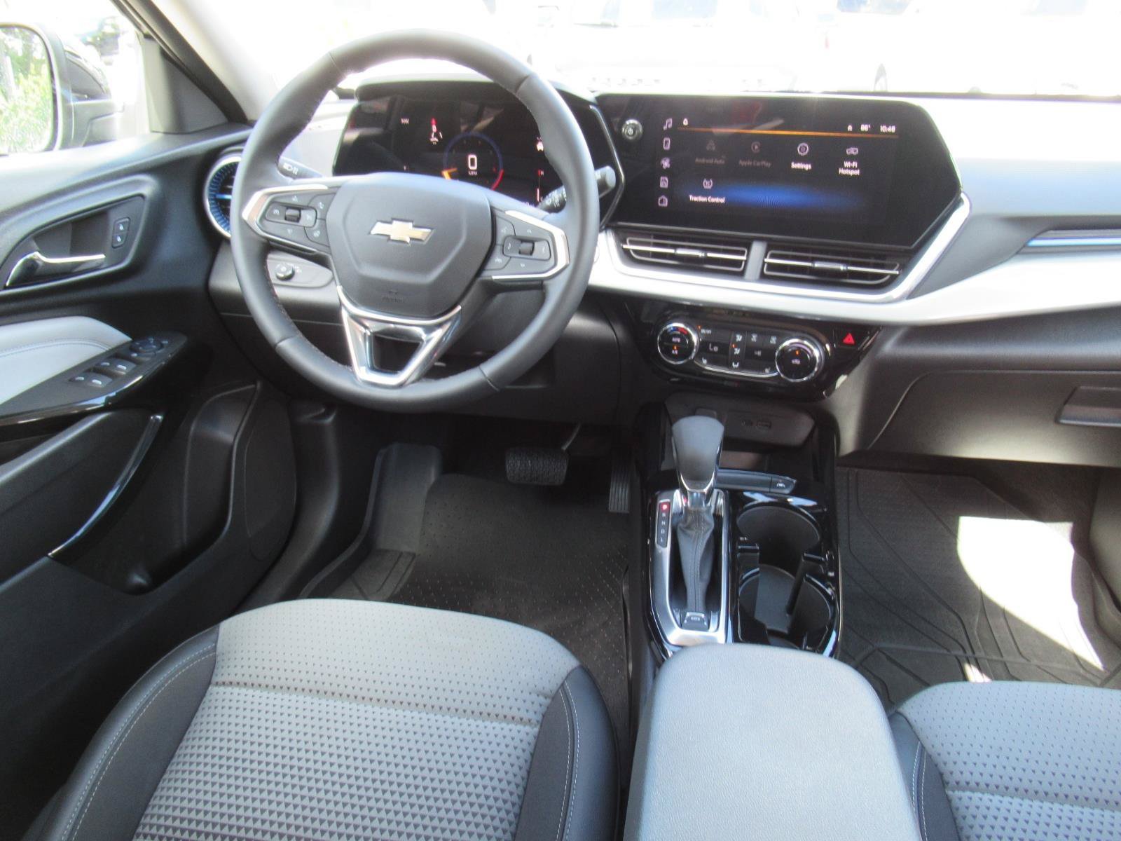 Used 2025 Chevrolet Trax LT w/ Driver Confidence Package FWD image 13
