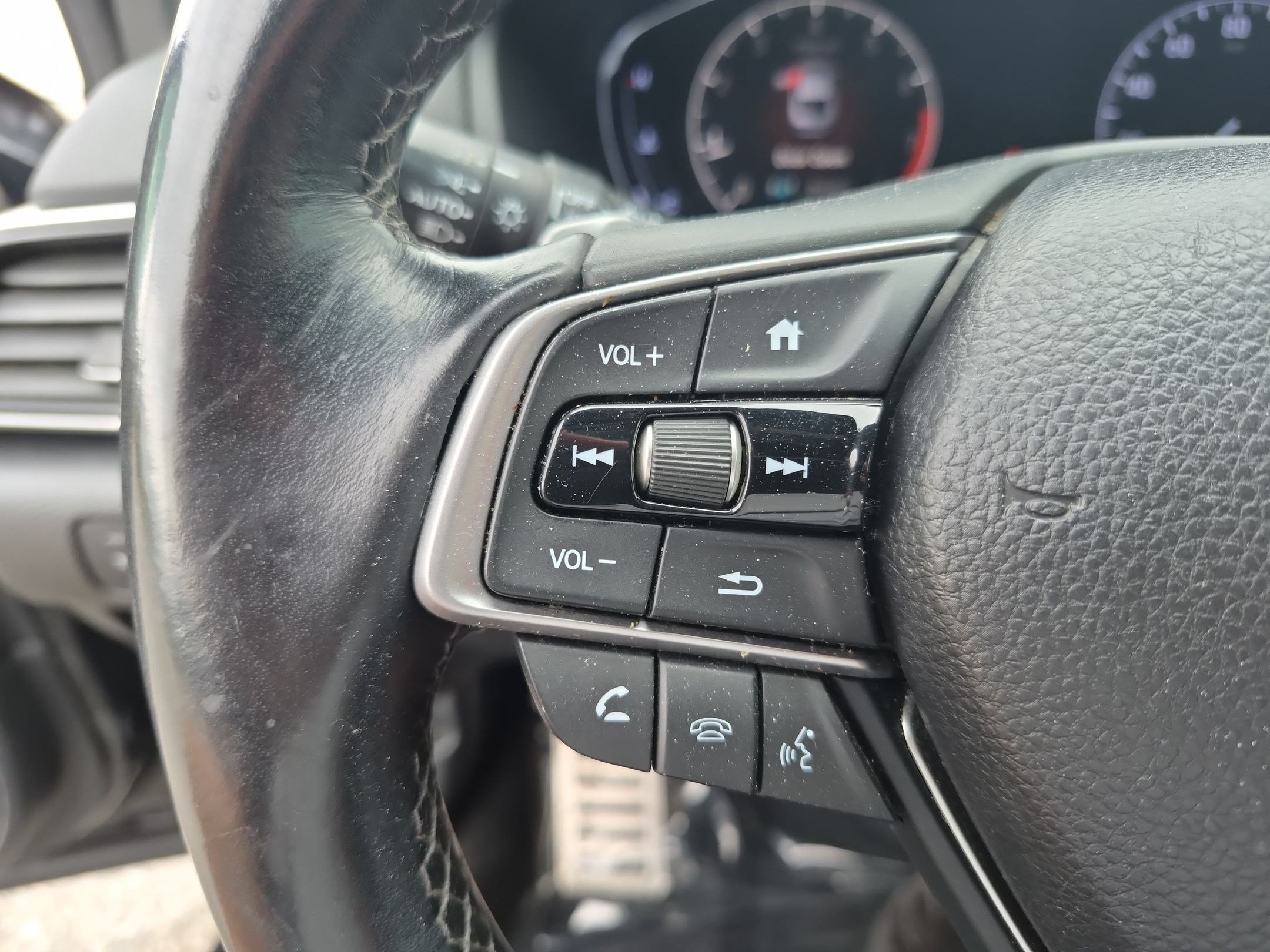 Used 2018 Honda Accord Sport image 18