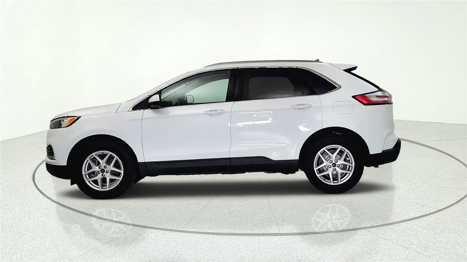 Used 2023 Ford Edge SEL w/ Convenience Package AWD/4WD image 4