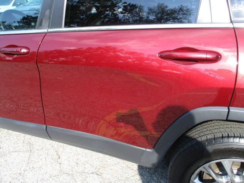 Used 2019 Jeep Cherokee Latitude Plus w/ Comfort/Convenience Group AWD/4WD image 16