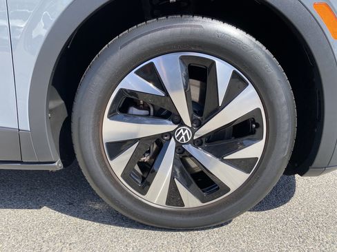 Certified 2024 Volkswagen ID.4 2WD image 10