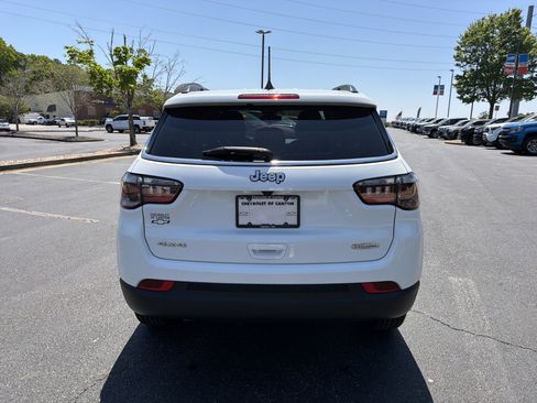 Used 2024 Jeep Compass Latitude AWD/4WD image 6