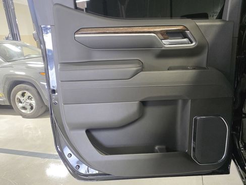 Used 2025 GMC Sierra 1500 Elevation image 14
