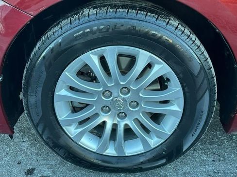 Used 2015 Toyota Sienna XLE image 16