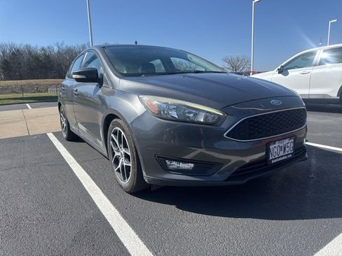 Used 2017 Ford Focus SEL image 2