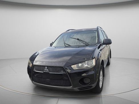 Used 2010 Mitsubishi Outlander ES FWD image 3
