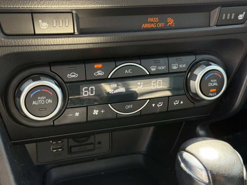 Used 2018 MAZDA MAZDA3 Touring image 14