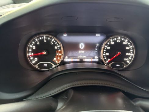 Used 2021 Jeep Renegade Latitude AWD/4WD image 9