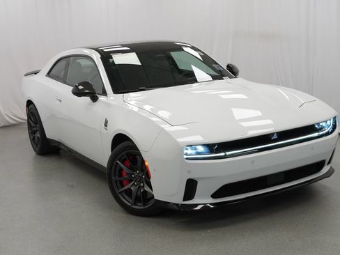 Used 2024 Dodge Charger Daytona Scat Pack w/ Plus Group AWD/4WD image 9