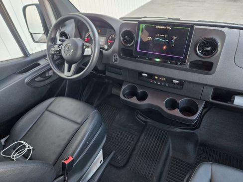 Used 2022 Mercedes-Benz Sprinter 2500 image 46
