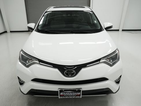 Used 2018 Toyota RAV4 XLE FWD image 2