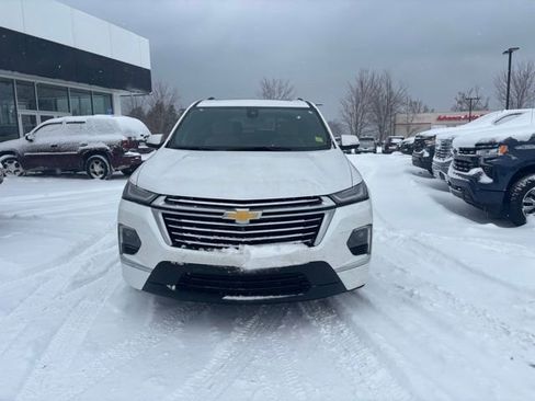 Used 2023 Chevrolet Traverse Premier image 3