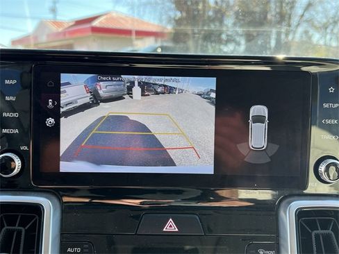 Certified 2022 Kia Sorento SX image 17