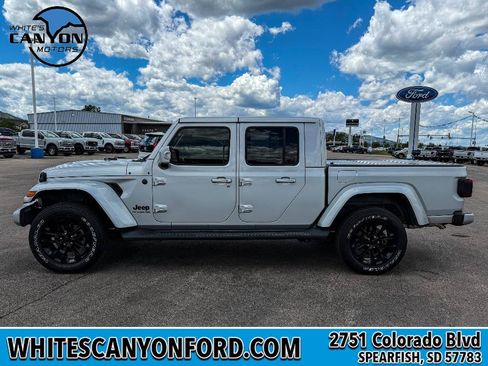 Used 2022 Jeep Gladiator Overland AWD/4WD image 2