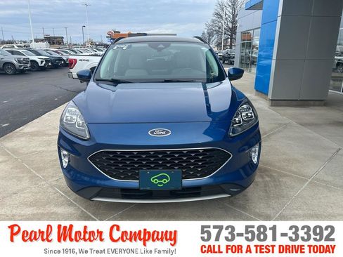 Used 2022 Ford Escape Titanium image 2