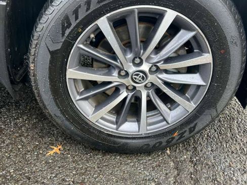 Used 2018 Toyota Highlander XLE image 11