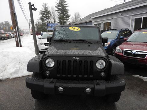 Used 2014 Jeep Wrangler Unlimited Sahara w/ Connectivity Group image 4