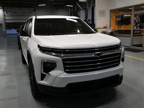 New 2026 Chevrolet Traverse LT w/ Driver Confidence Package image 3