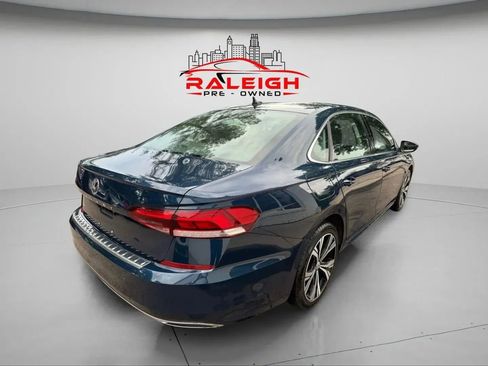 Used 2022 Volkswagen Passat 2.0T SE image 4