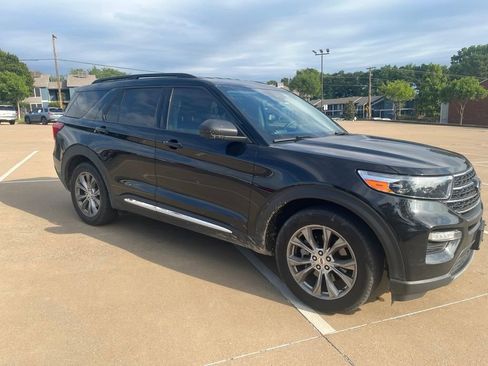 Used 2021 Ford Explorer XLT w/ Equipment Group 202A RWD image 3