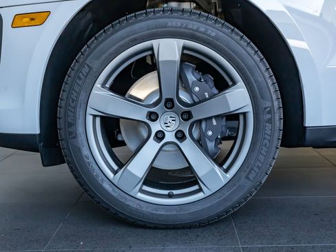 New 2026 Porsche Macan image 11