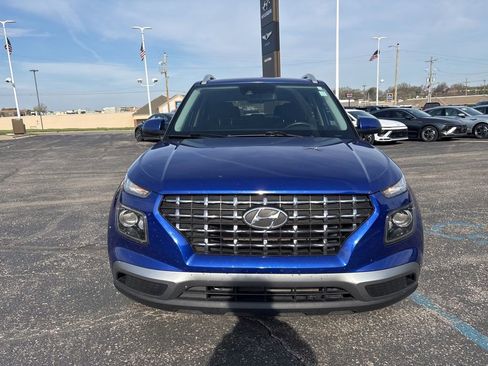 Used 2022 Hyundai Venue SEL image 2