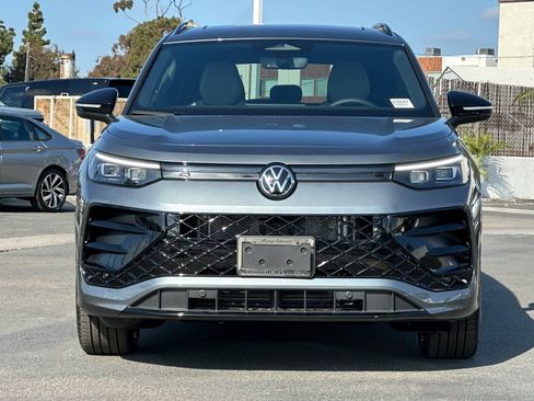 New 2026 Volkswagen Tiguan SE R-Line FWD image 3