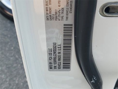 Used 2021 RAM 1500 Classic SLT image 24