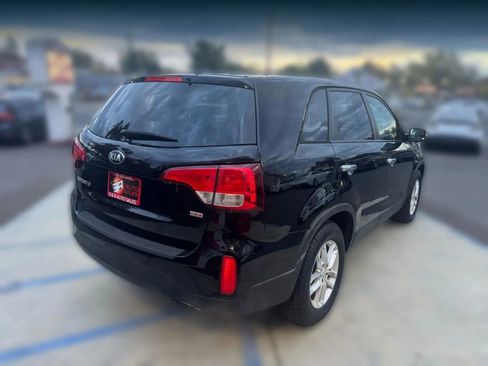 Used 2014 Kia Sorento LX image 6