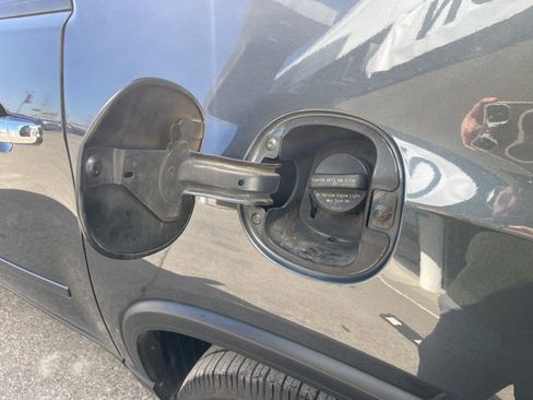 Used 2011 GMC Acadia SLE image 13