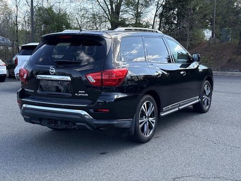 Used 2017 Nissan Pathfinder Platinum w/ Family Entertainment Package AWD/4WD image 2